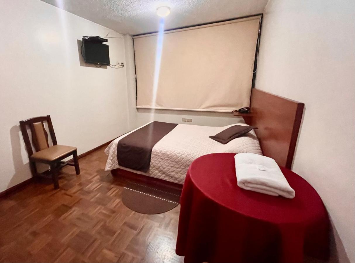 Hotel Bacastell Кито Экстерьер фото
